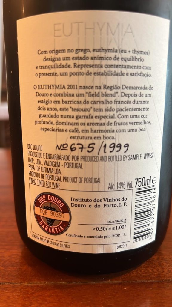 rótulo traseiro de garrafa de vinho euthymia